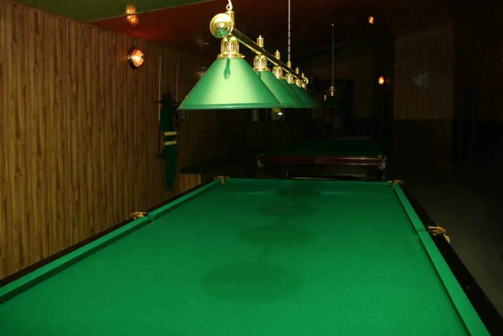 How many lumen do you need for a pool table
